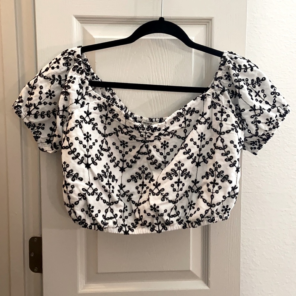 $10!!! Forever 21 Foral Crop Top